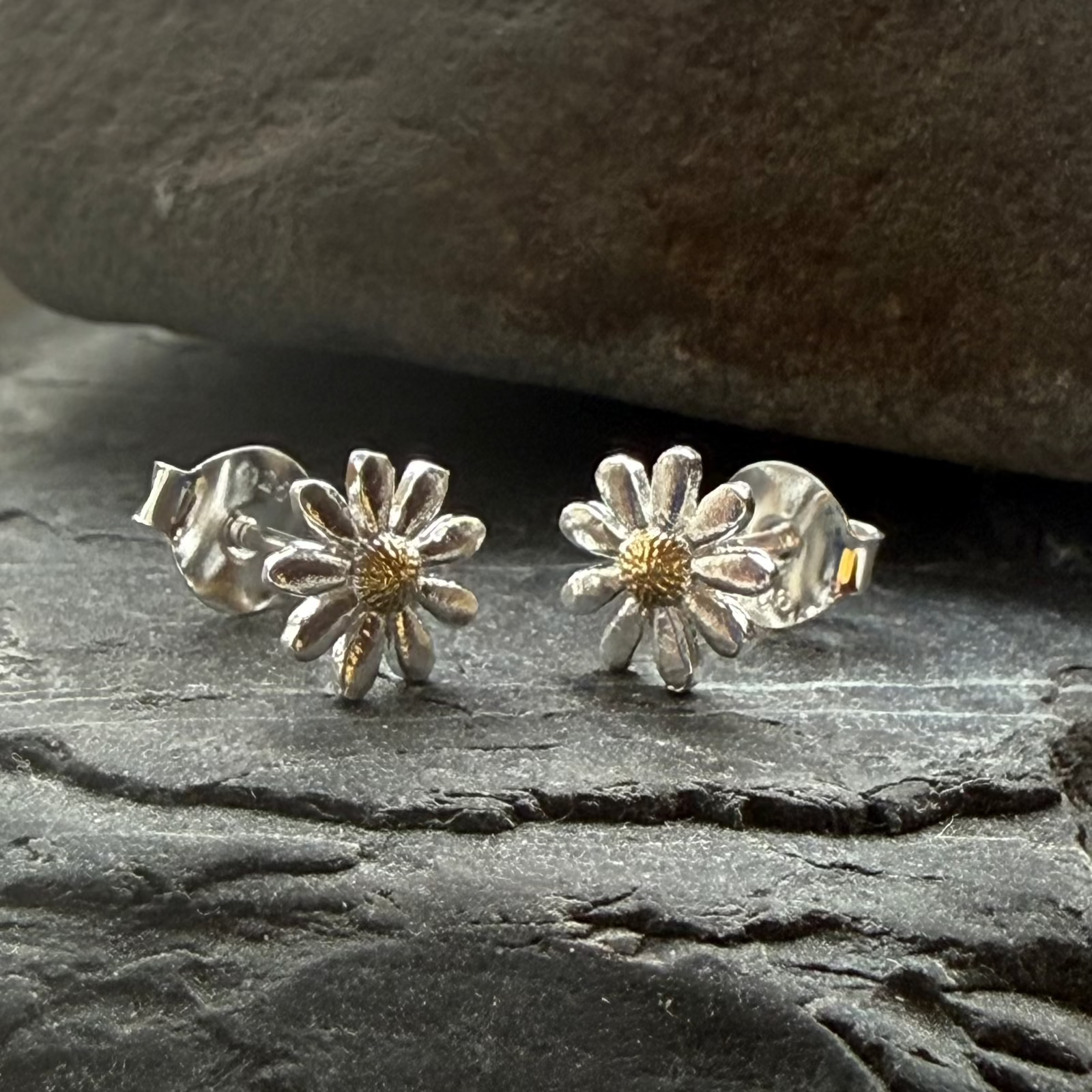 Pretty-daisy-stud-earrings-from-cotswold-jewellery